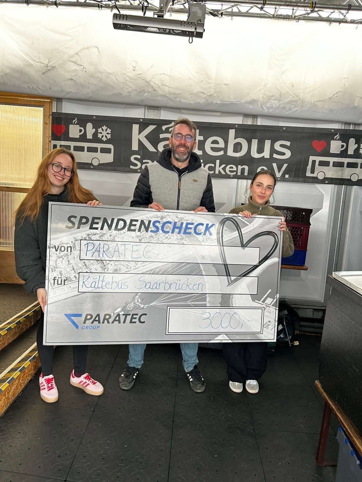 Spendenübergabe PARATEC Group an den Kältebus Saarbrücken